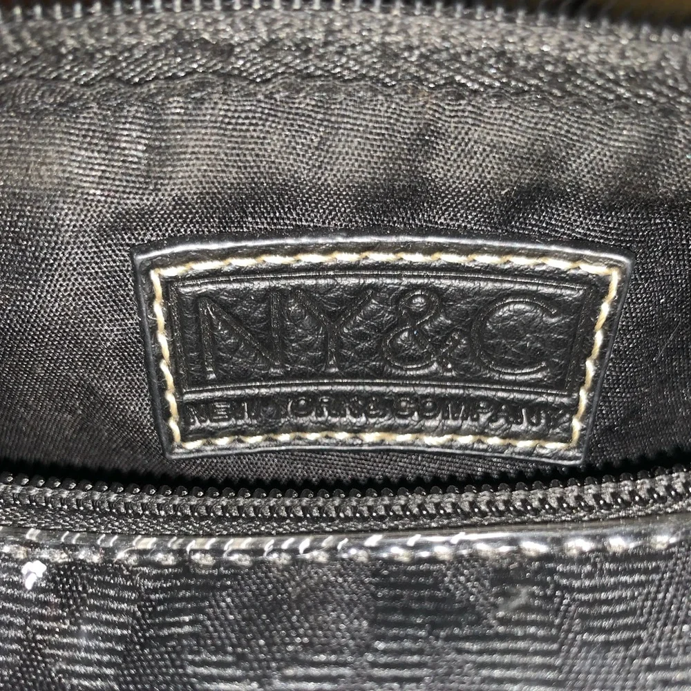 NY&CO Makeup Bag Zipper Closure